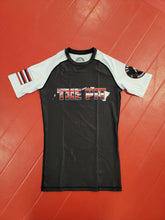 Load image into Gallery viewer, PIT Hawaii Flag Short Sleeve Rashguard